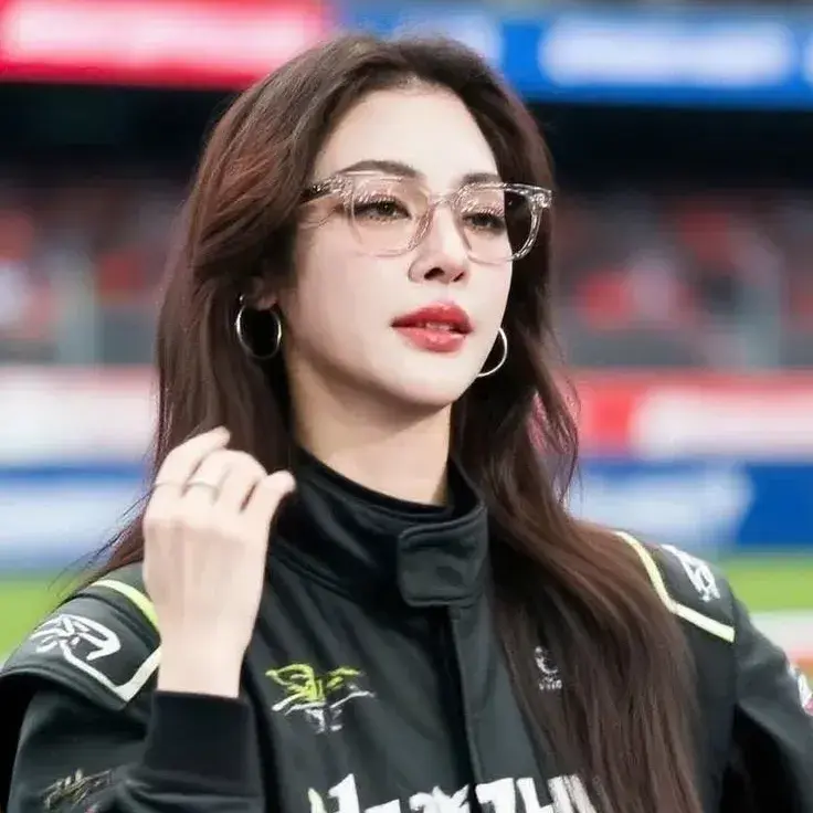 CaringDeli2025의 Elara Vance