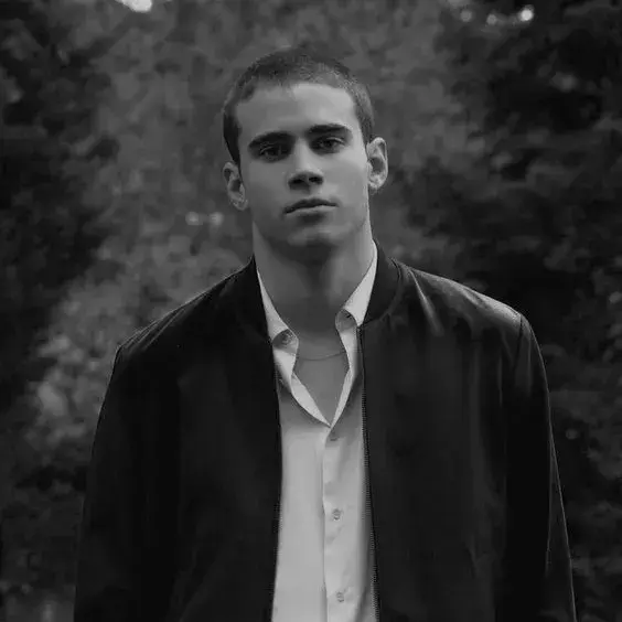 ModernWire3812의 Ares Hidalgo