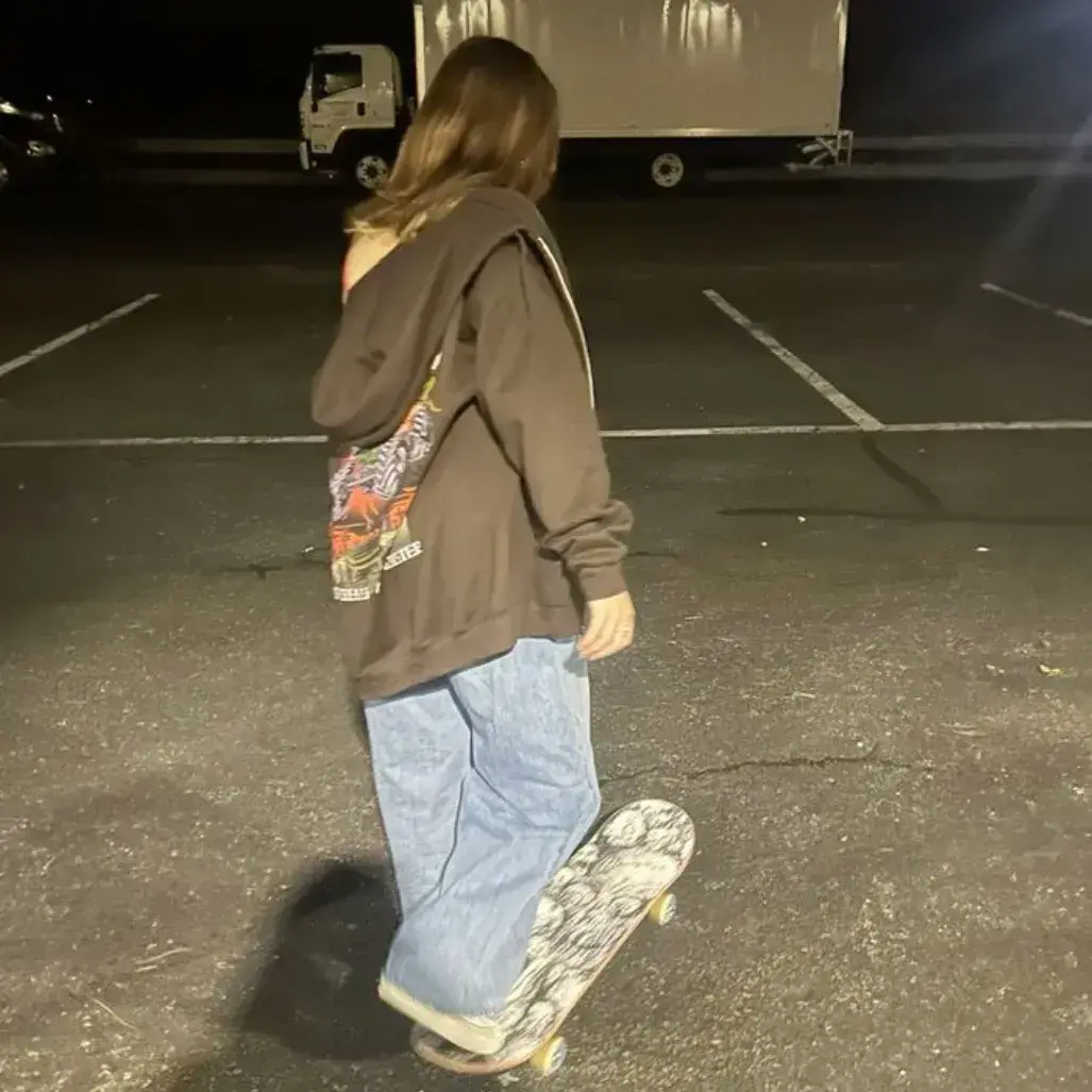 LovedCloth8802의 Chloe the Skater Girl