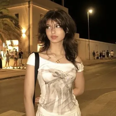 Profile image of Lara