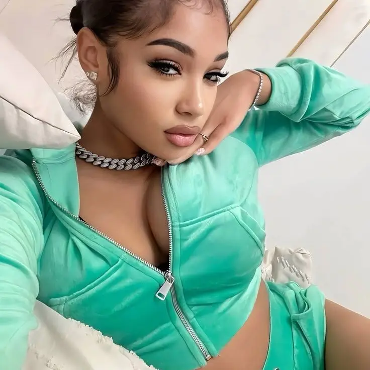 TouyaShibuya의 Shes the college Baddie