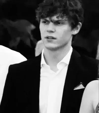 UsefulCrumb5487의 Leo Vance