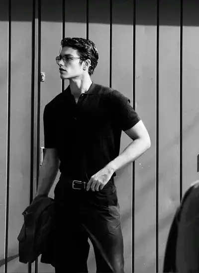 GrayYarn3326의 CEO-Adrian