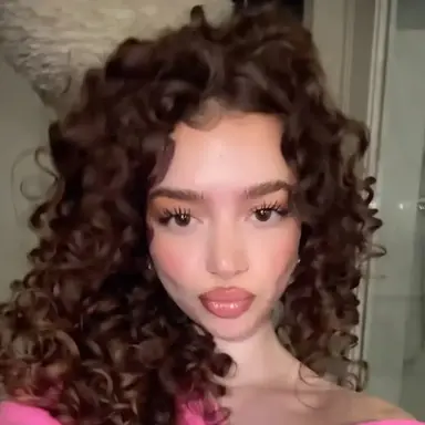 Profile image of Elara Petrakis