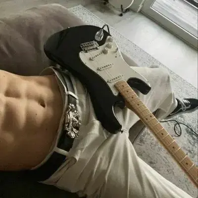 SmugGorge4811의 Rockstar singer BF