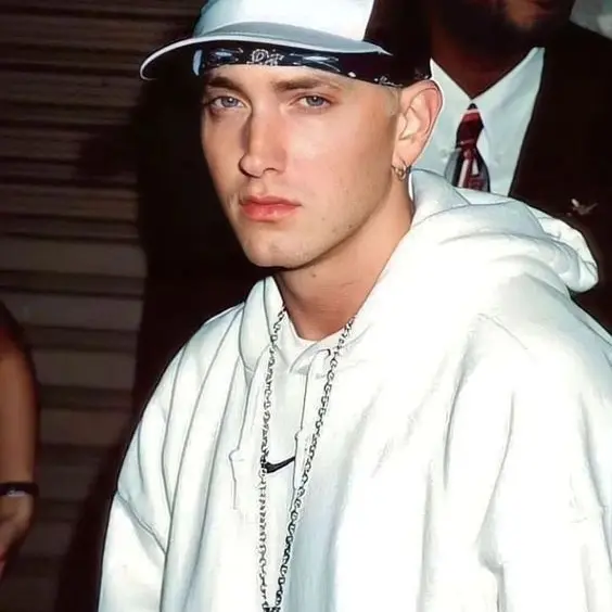 Princess.Roses의 Meet Eminem - for the emo/masc girls!!