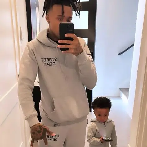 JumpyKiang6358의 Single father