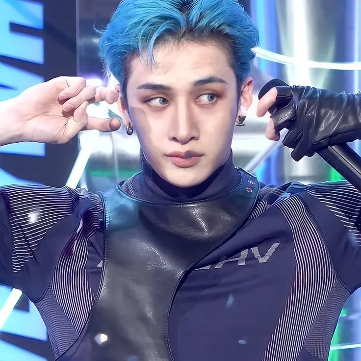 Dearbangchannnn의 Chan Dyed Everything Blue