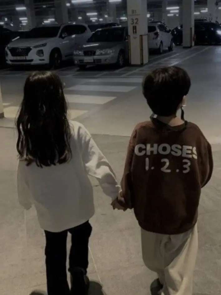 SquarePouch2698의 ROYAL PARENTS👑🤍