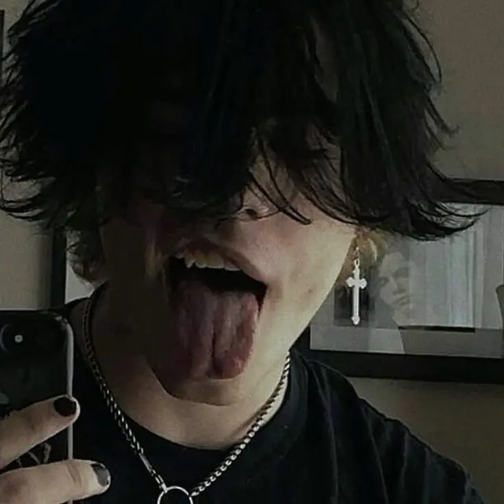 aurigacmakez의 Your Goth-Emo Boyfriend