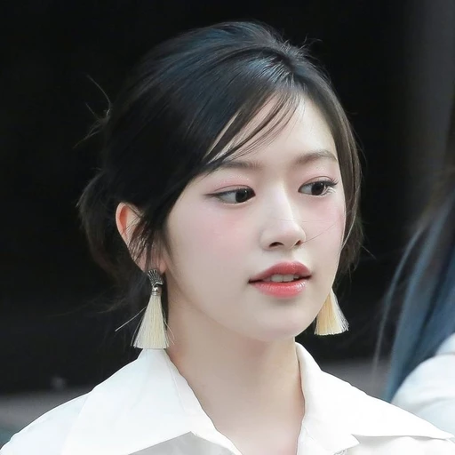 안유진