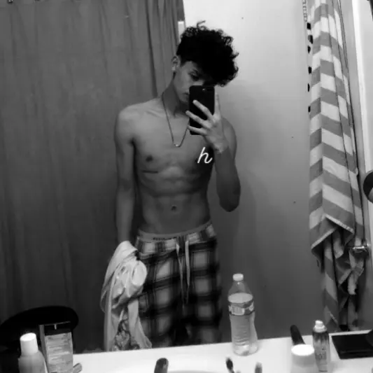GreedyTongs1027의 Elijah Cortez