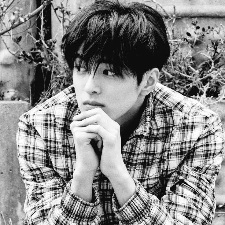 cuqidbow의 안건호  | more than friends, less than lovers