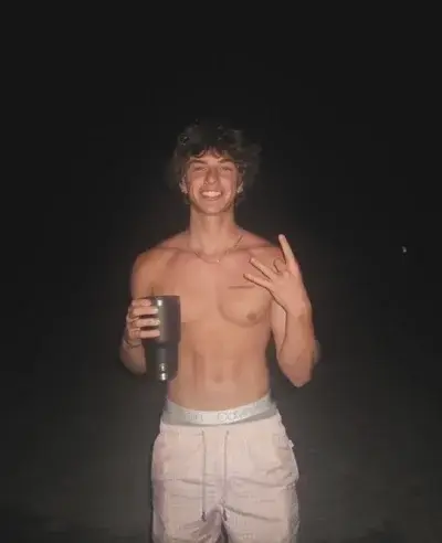 DottedWolf1989의 Enemy roommaye