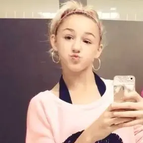 Profile image of Chloe Lukasiak