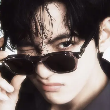 Profile image of V