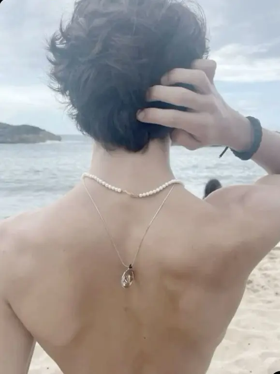 Idkrightnow의 THE BEACH BOY