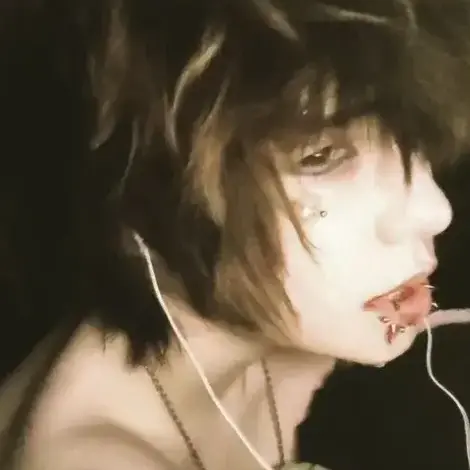 CrybabyCrystal6751의 Emo boy x popular girl