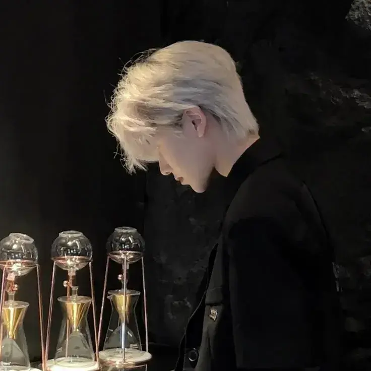 PluckyFence1777의 Alaric Vance