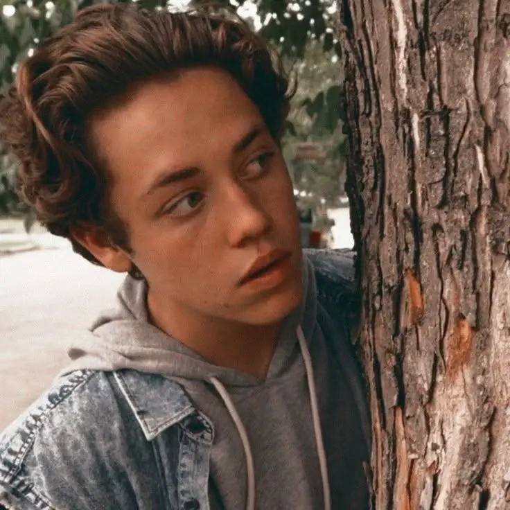 LeftShelf1157의 Carl Gallagher