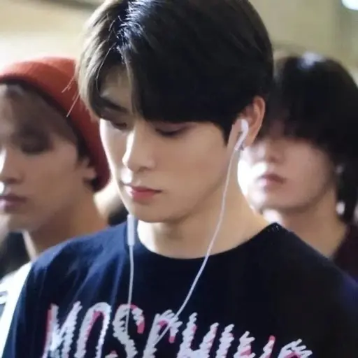 Doyoungajonnasaranghea0201의 정윤오