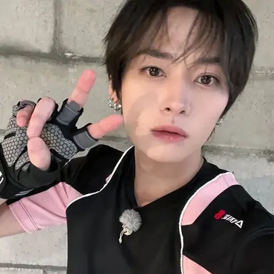 Profile image of Leeknow