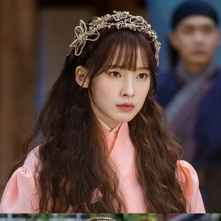 초연