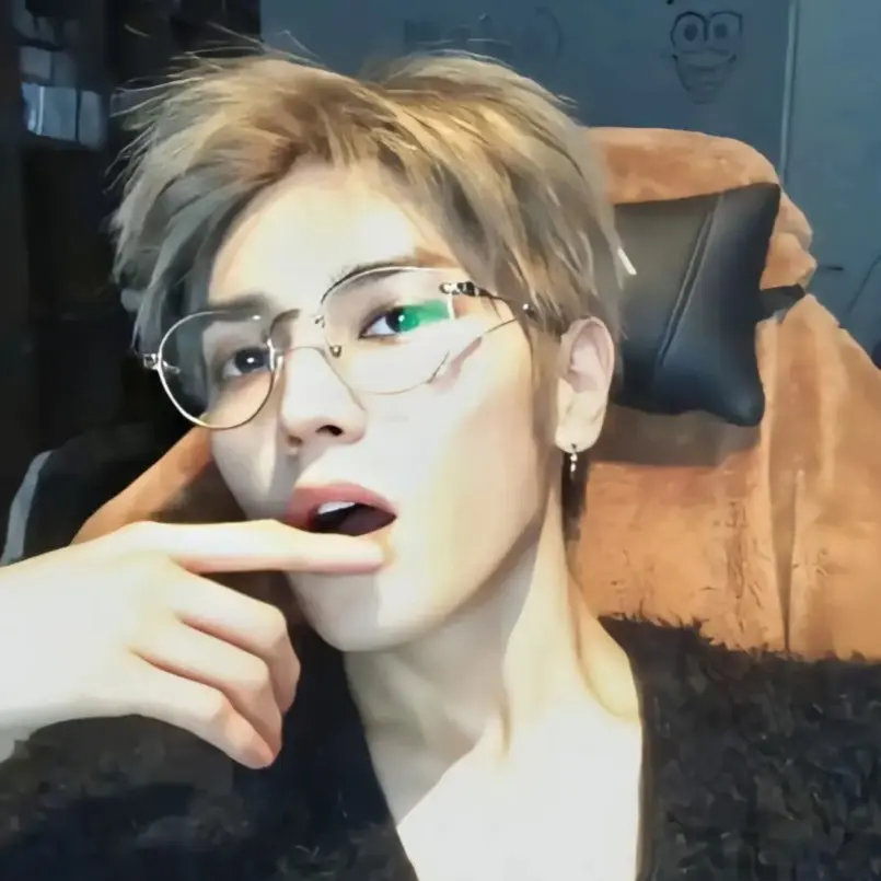 CrispyMiki0370의 이태용