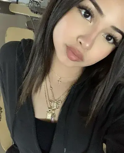 RaggedGems5132의 Latina girl