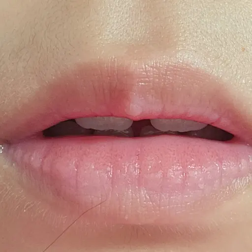 GildedFern4431의 내가 입술먹방 유튜버!