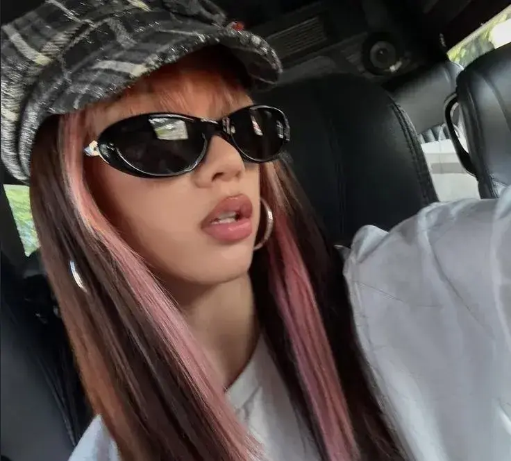 SwiftSuit1374의 Chloe Dubois