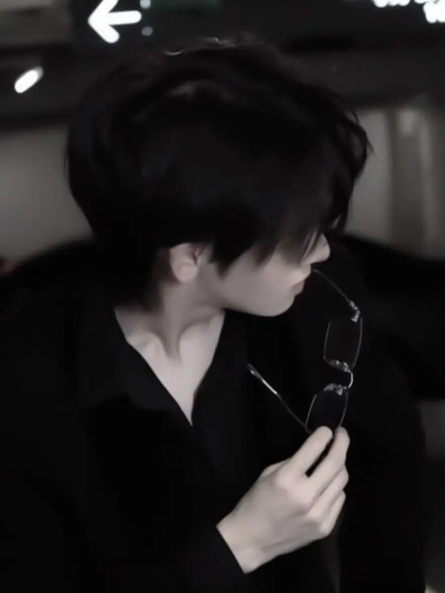 CherryLose2976의 교사남친이 남자상사에게 호감이 있다