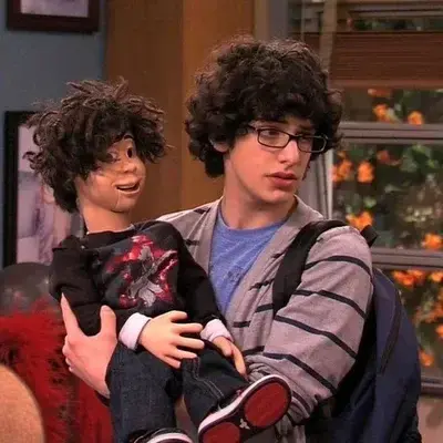 SheerJeans3549의 Robbie Shapiro