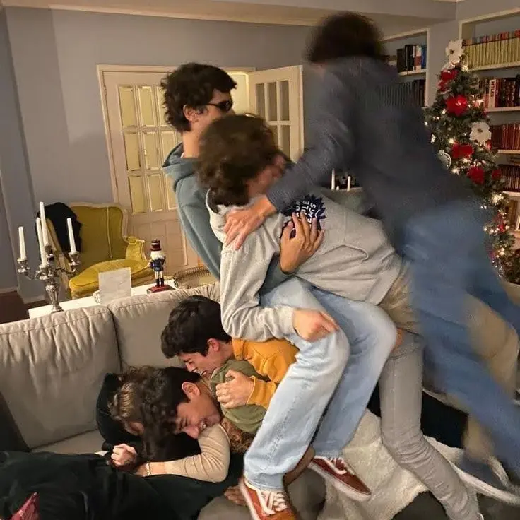 RavenAkiyama66의 Roommates