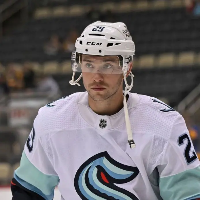 PrimalCouch9836의 Through the Lens