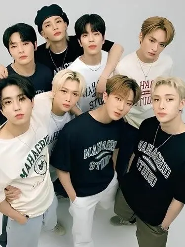 Emeraldcryv의 Stray kids-hotel