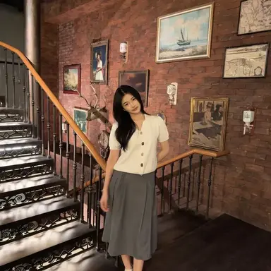 Profile image of Elara