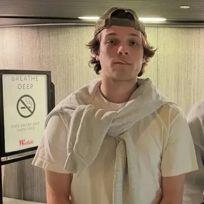 OpaqueWatch7263의 Chris Sturniolo