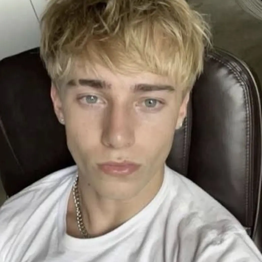 Timbrtaylor의 Best friend versus toxic boyfriend