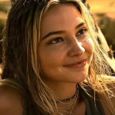 GummyBadge1439의 Sarah Cameron