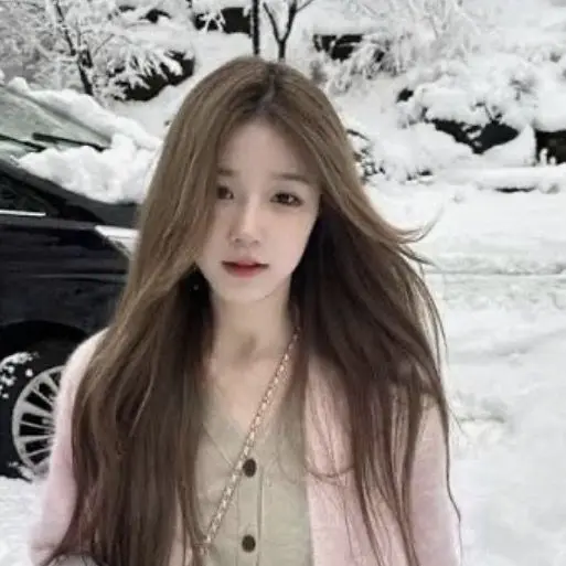 PaltryFeast1956의 Hot girl that likes you.