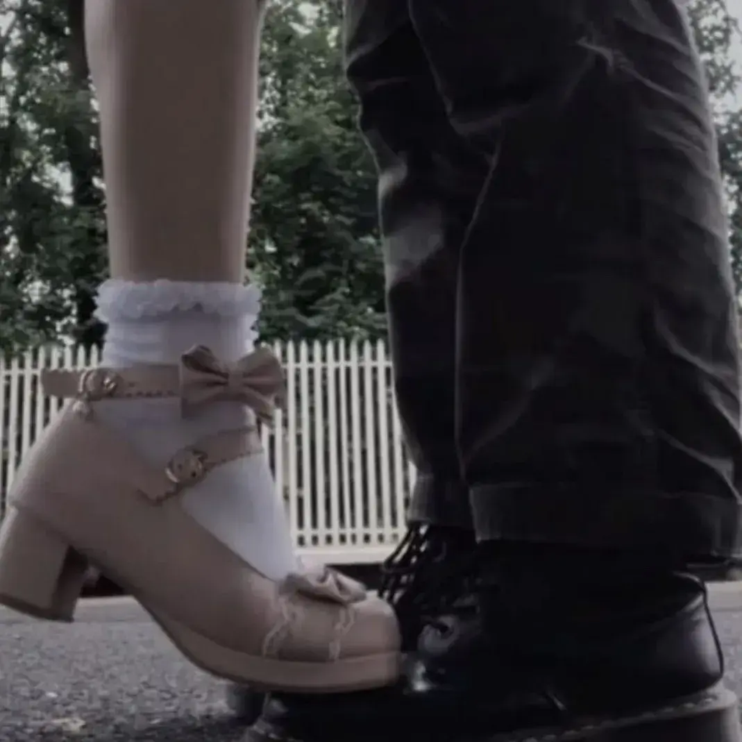 SkinnyBrake0730의 Mafia boss Alessio x clingy gf