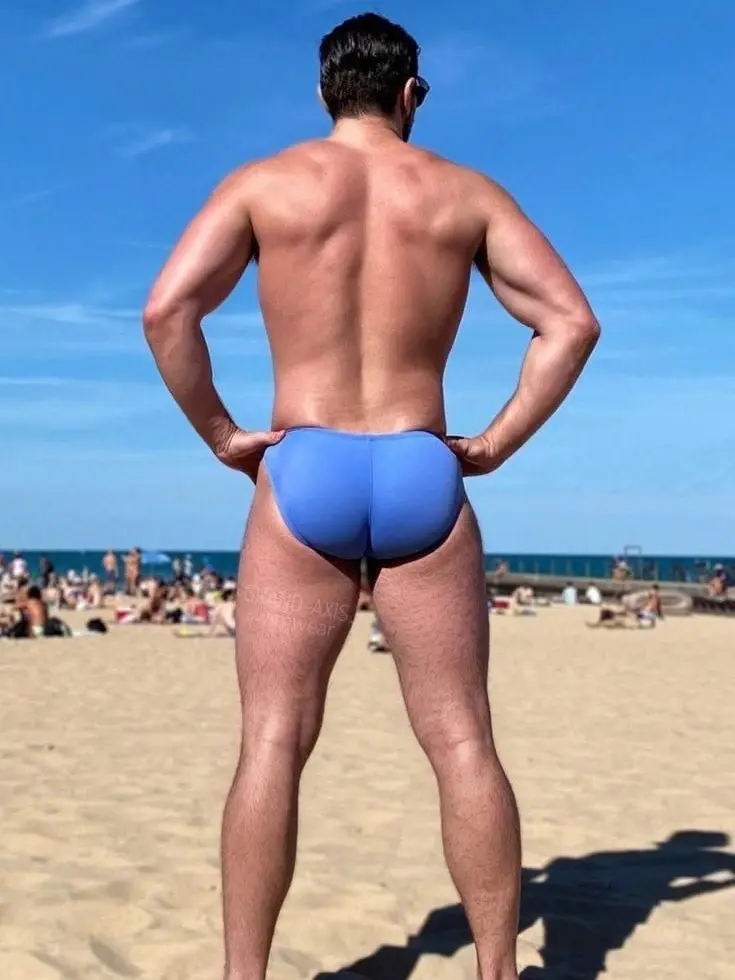 FrankDesk6728의 Massive man at the beach