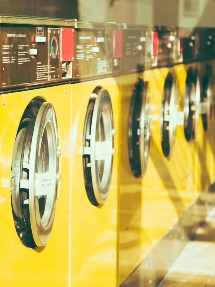 FrugalFart6068의 Coin Laundry.