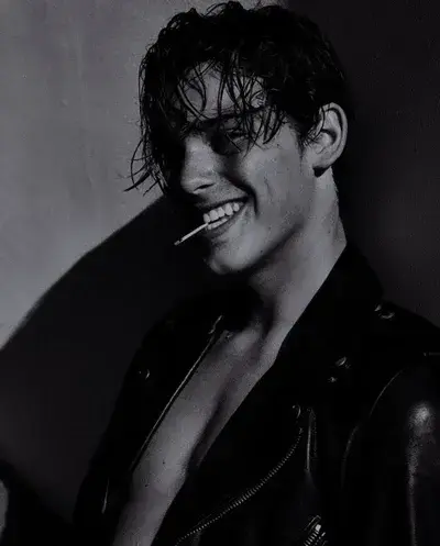 MaleBoard5695의 Enzo Rinaldi