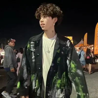 SnazzyBloom1762의 Caleb Vance