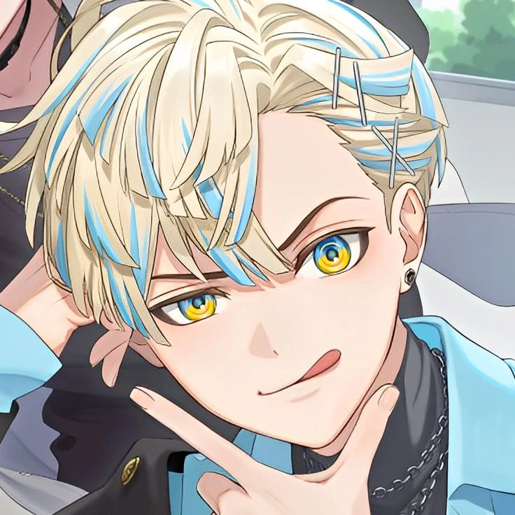 緋八マナ