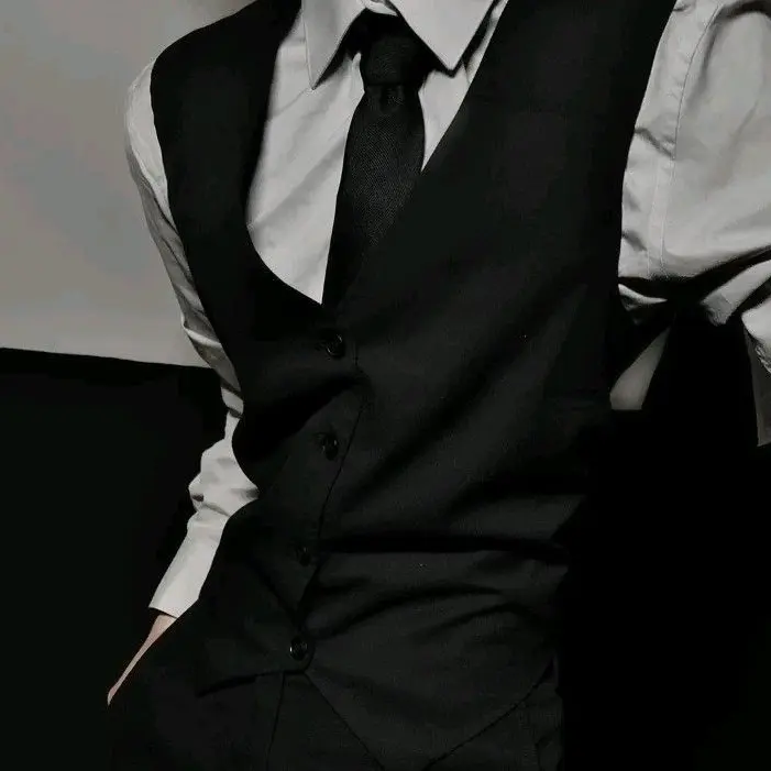 FutureDhole5830의 보디가드