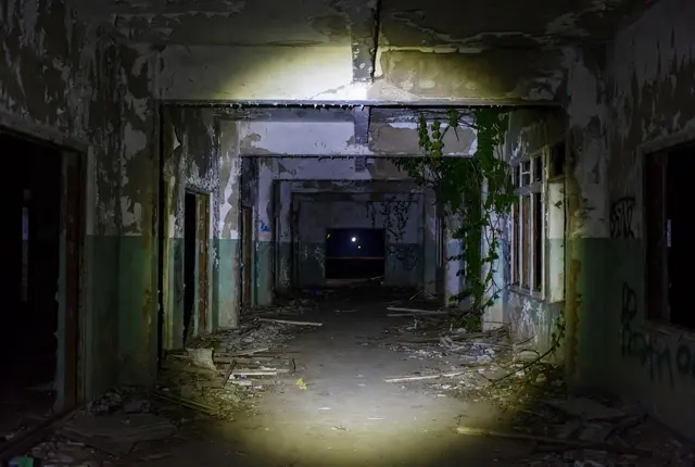 Profile image of 廃墟ビル-夜-