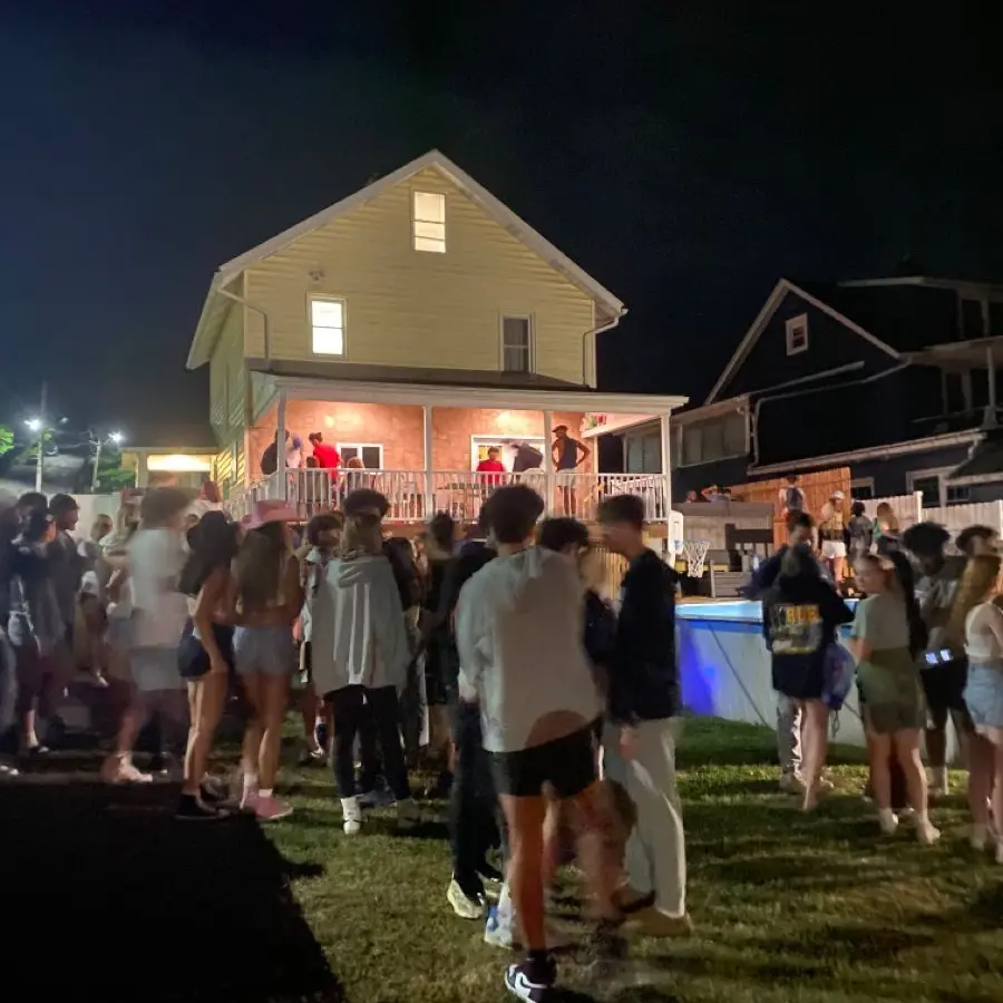 ToughJam7816의 House party